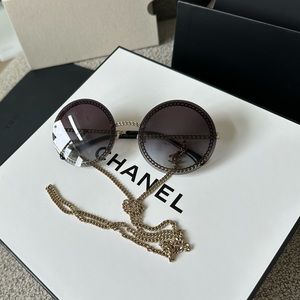 Round Chanel Sunglasses gradient grey/gold with chain